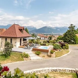 Le Paon Bleu Annecy Oda ve Kahvaltı Poisy
