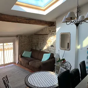 https://superbe-loft-dans-vieil-antibes.fr-provencehotel.com