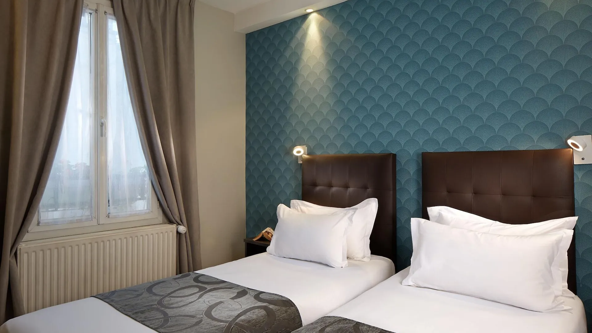 **  Hotel Garden Saint Martin à Paris France